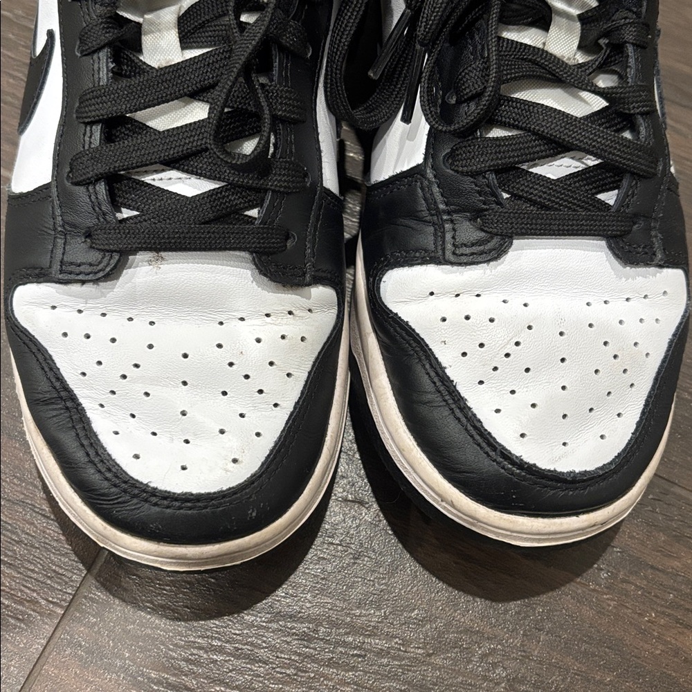 Nike Black and White Low-Profile Skate Shoes - Picture 2 of 3